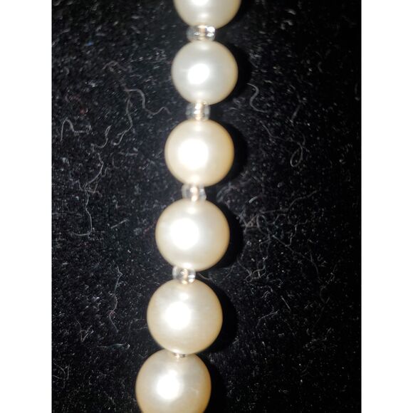 A Vintage Japan Faux Pearl Necklace Classic Timeless Elegant Costume Jewelry - Picture 3 of 7